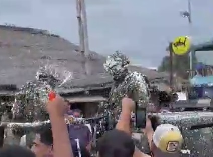 Les echaron espuma a Militares que patrullaban en Crucita, Portoviejo