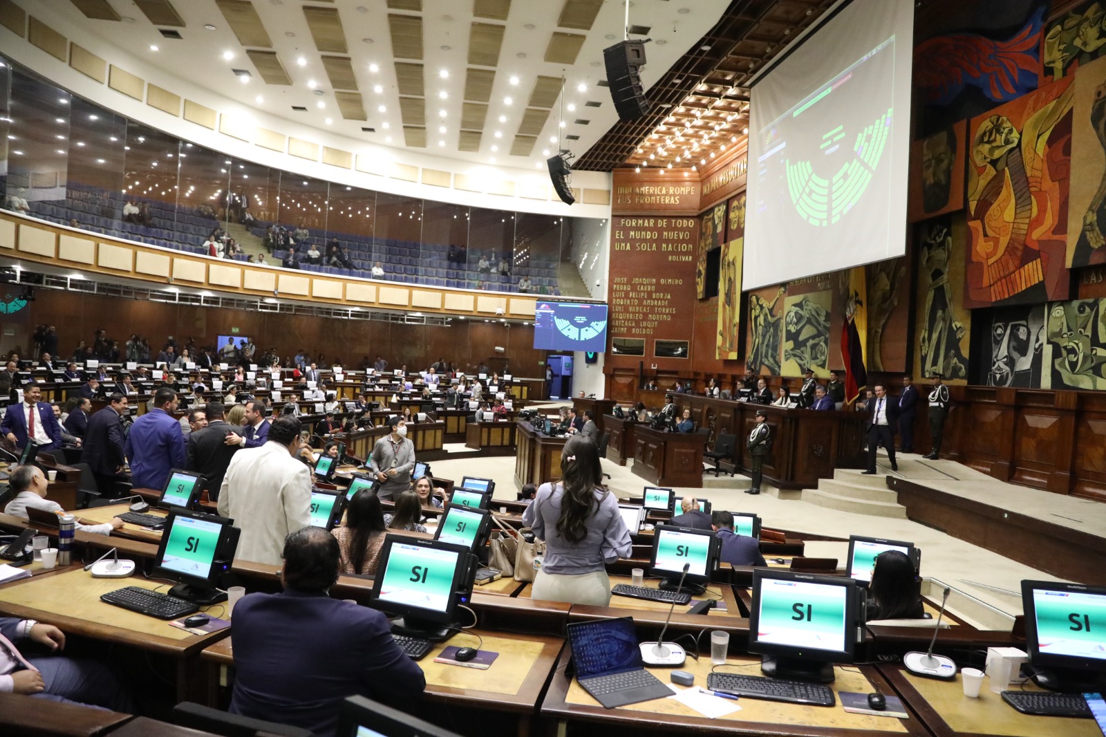 Daniel Noboa insiste en el alza del IVA al 15 por ciento