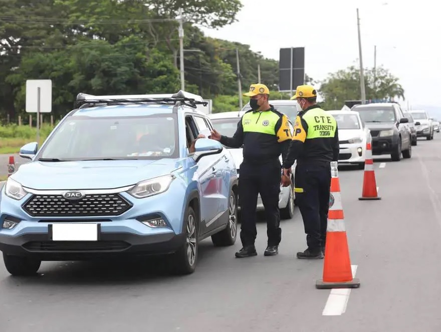 Quienes tengan caducada su licencia de conducir podrán circular por el país, pero para ello deberán cumplir con un requisito.