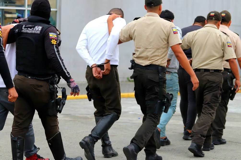 Cinco detenidos, todos policías en servicio activo, fueron capturados como sospechosos de participar en un secuestro.