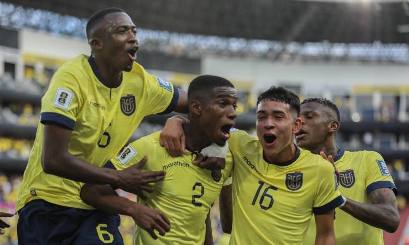 La selección ecuatoriana de fútbol ascendió apenas un puesto en el ranking oficial de selecciones de todo el mundo, de la FIFA.