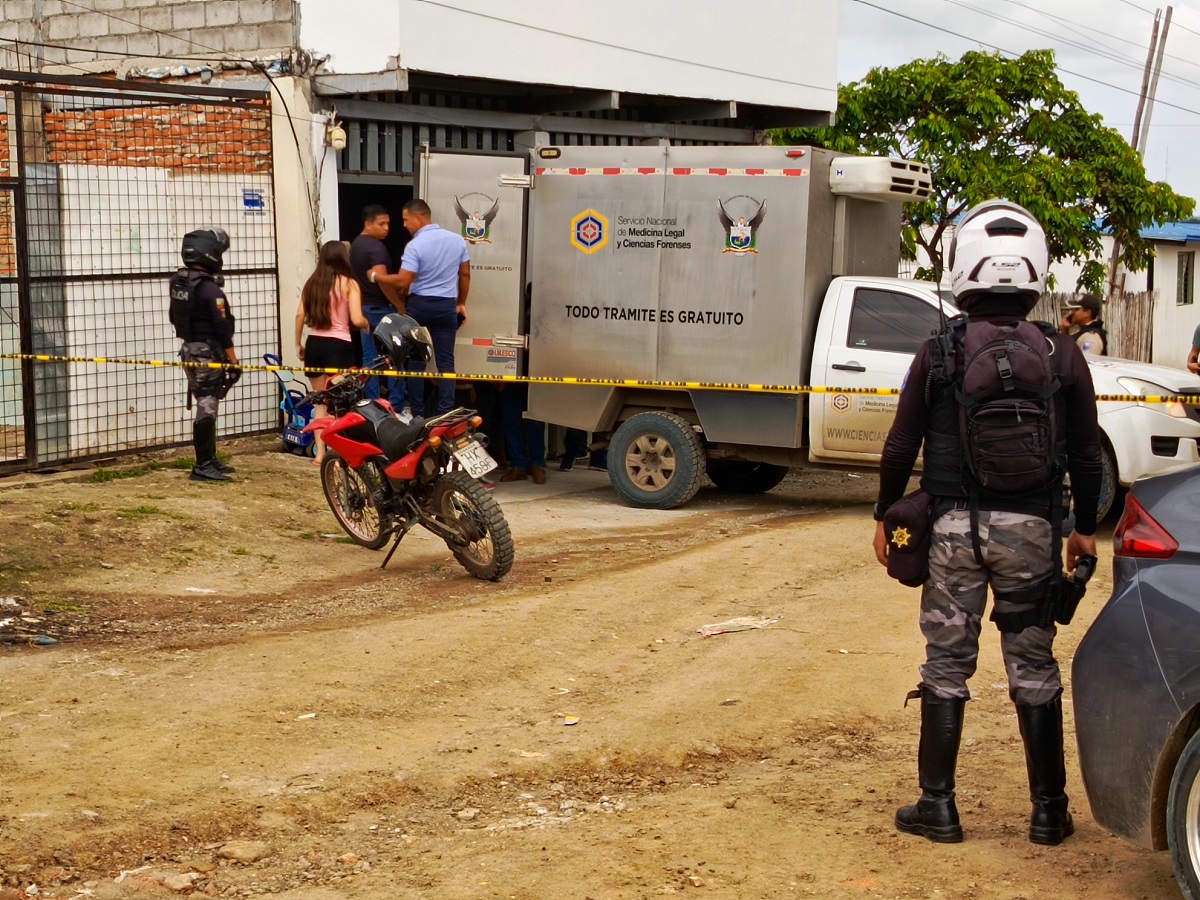 Hombre es asesinado en el garaje de una vivienda, en Leonidas Proaño