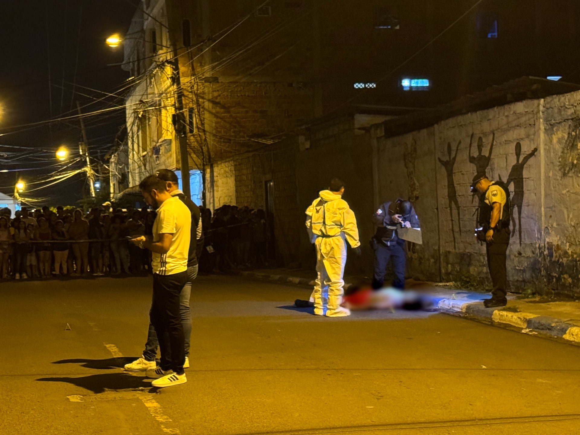 Hombre es asesinado frente a una escuela, en Manta