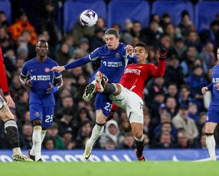 El Chelsea perdía 3-2 al Manchester United y en cuestión de minutos lo dio vuelta y los blues ganaron 4-3