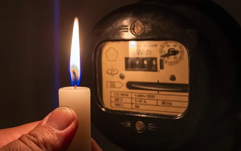 La Corporación Nacional de Electricidad (CNEL) publicó los horarios de cortes de energía en Manabí y Santo Domingo para este martes 30 de abril del 2024.