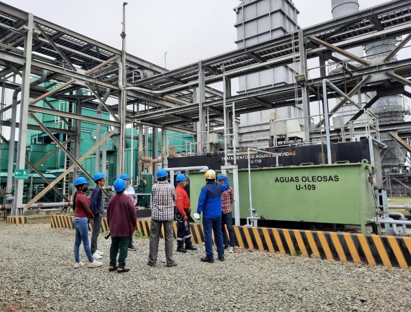 Roberto Luque, ministro encargado de Energía, llegó a la empresa Termogas Machala y pidió la renuncia de todos sus funcionarios.