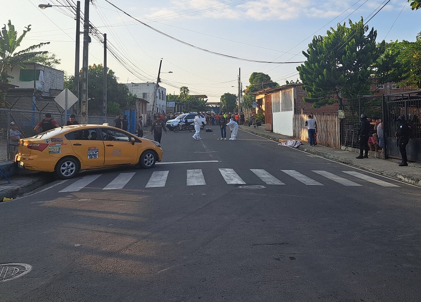 En el sector El Guabito de Portoviejo se registró una balacera que dejó tres hombres fallecidos, entre ellos un taxista.