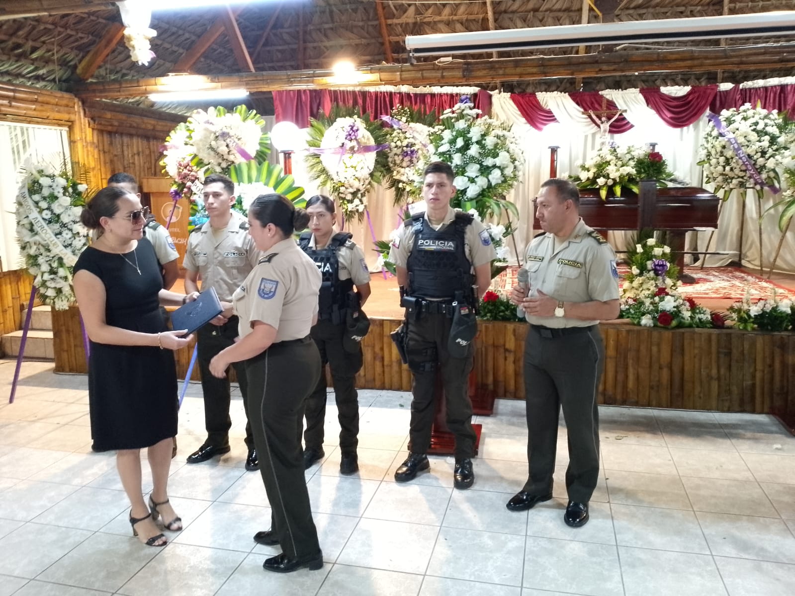 Tex Montes de Oca es velado en el Hotel Zaracay de Santo Domingo.