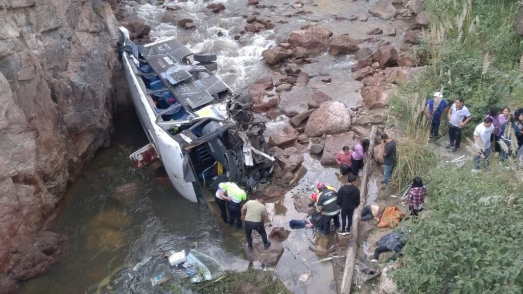 Bus sufre accidente en Loja