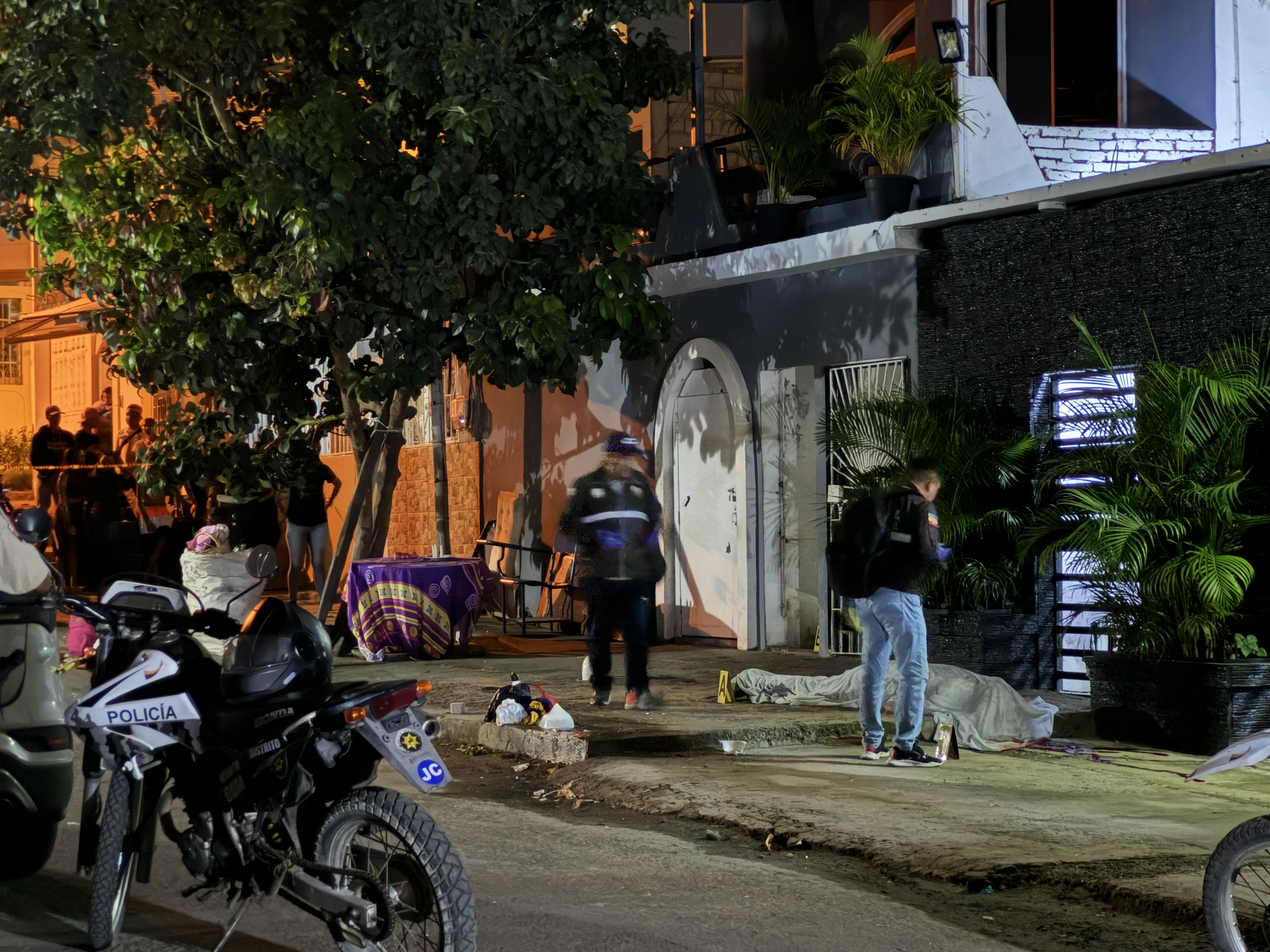 Durante un rezo, en el barrio San Pedro, de Manta, asesinaron a dos hombres la noche de este viernes 17 de mayo del 2024.