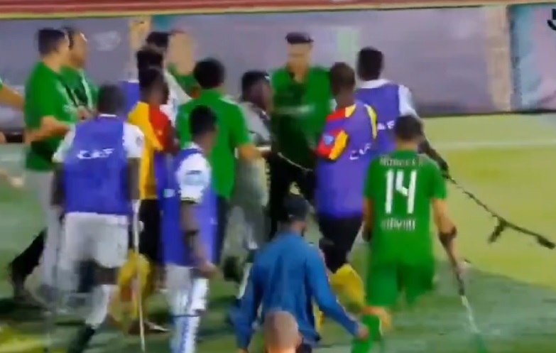 La Copa de Fútbol de África de amputados terminó entre muletazos, empujones, golpes, puñetazos y varios jugadores caídos.