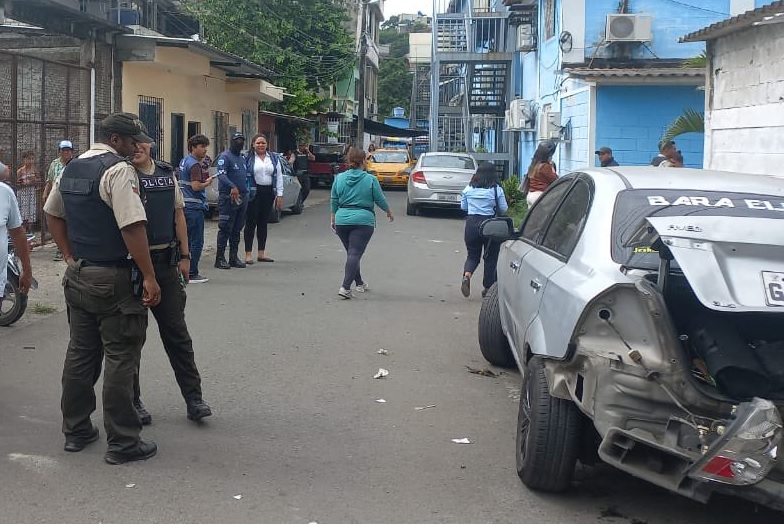 Los estruendos, producto de dos explosiones, generaron alerta y pánico en los alrededores del Municipio de Durán, provincia del Guayas.