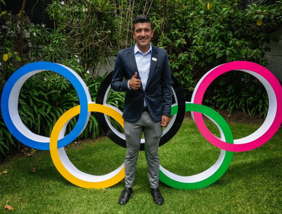 Richard Carapaz está prácticamente fuera de los Juegos Olímpicos de París 2024. El vigente campeón olímpico (oro en Tokio 2020) está molesto por ello.