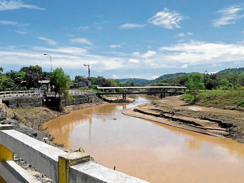 río Portoviejo contaminado