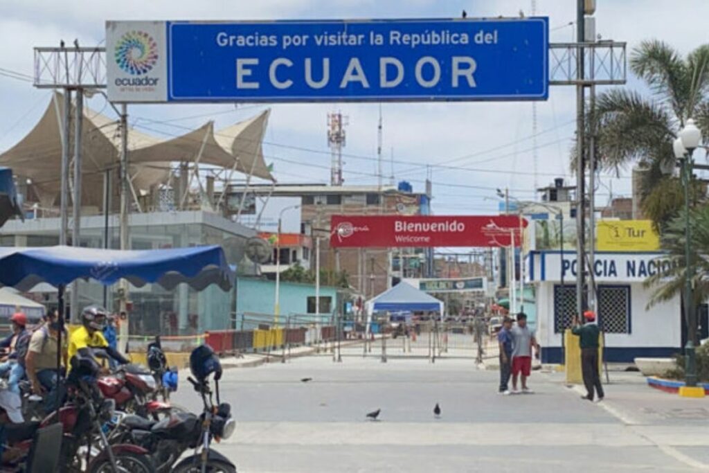 Turistas ingresan a ecuador