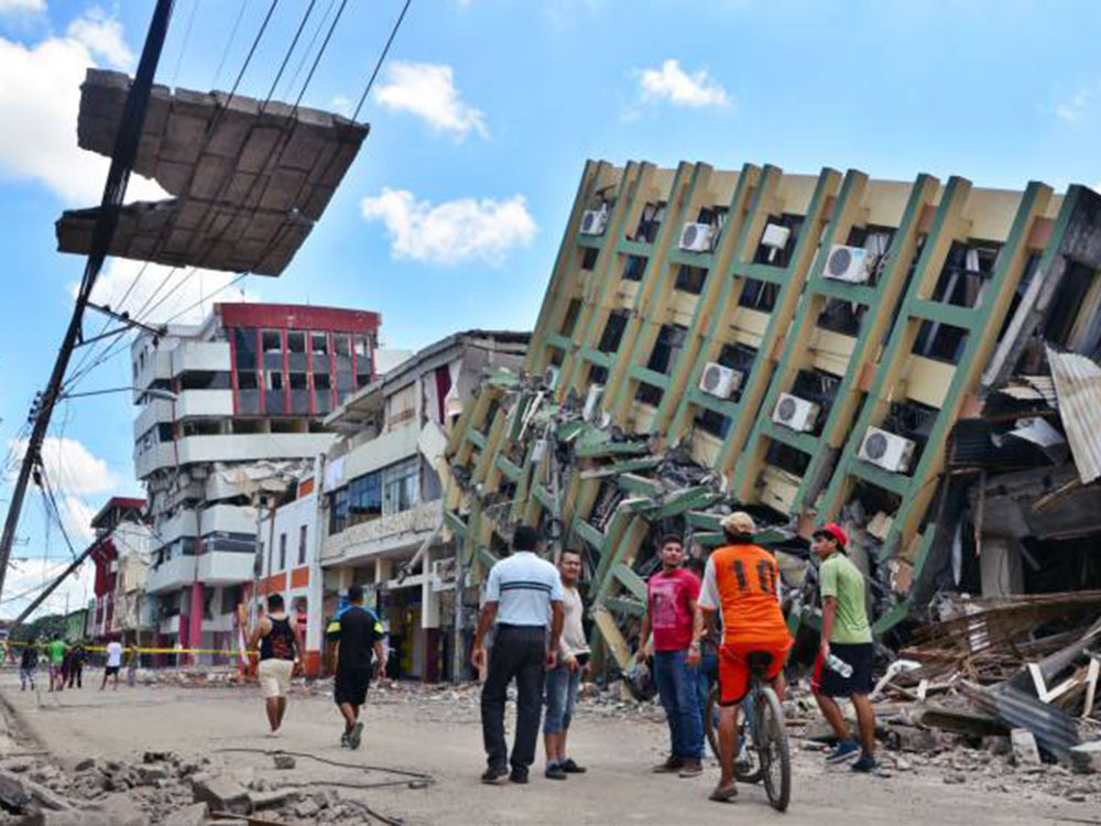 Hay 102 millones para ejecutar obras por el 16A