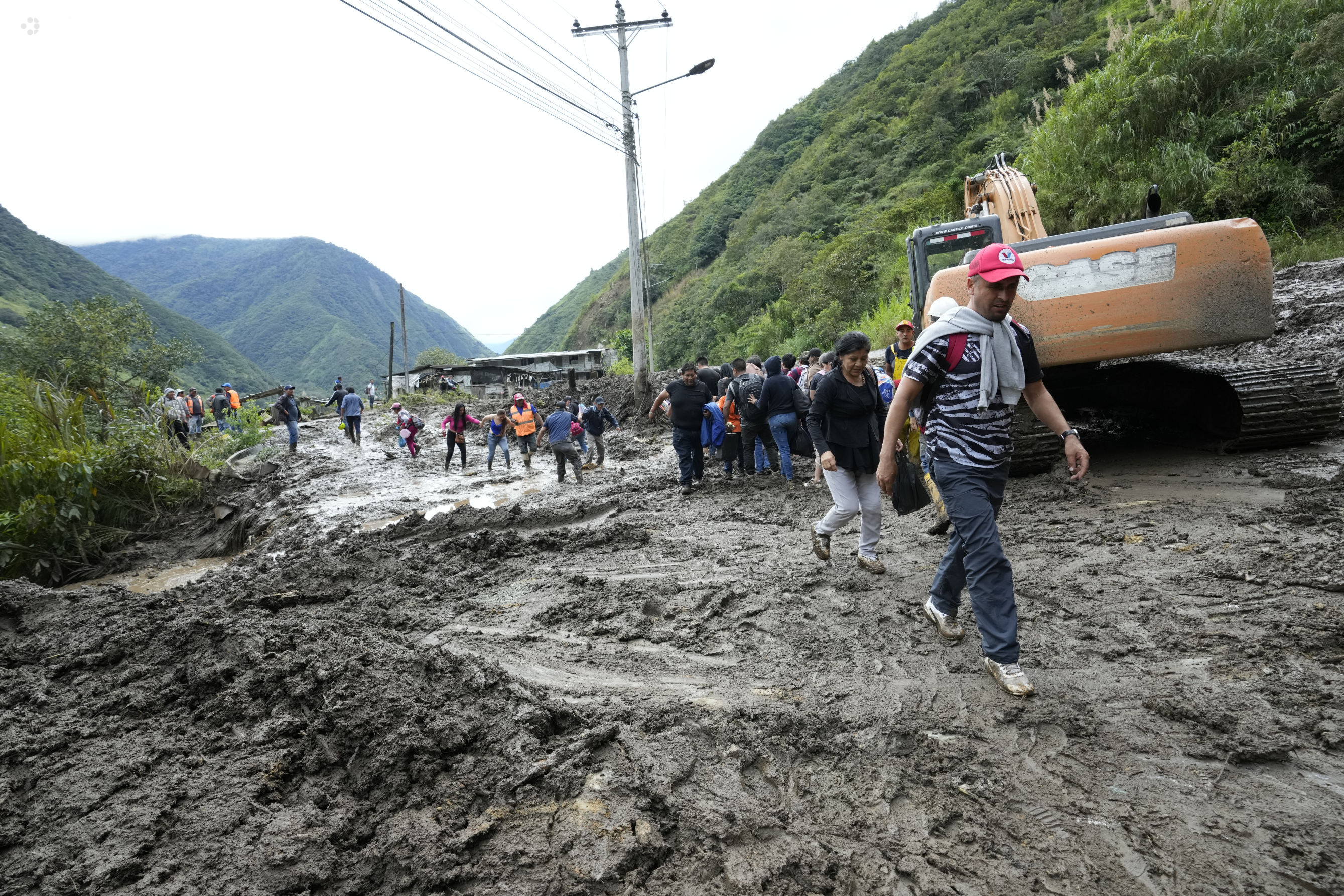 Hasta ahora asciende a doce el número de fallecidos luego de un deslave de gran magnitud registrado en el cantón Baños.