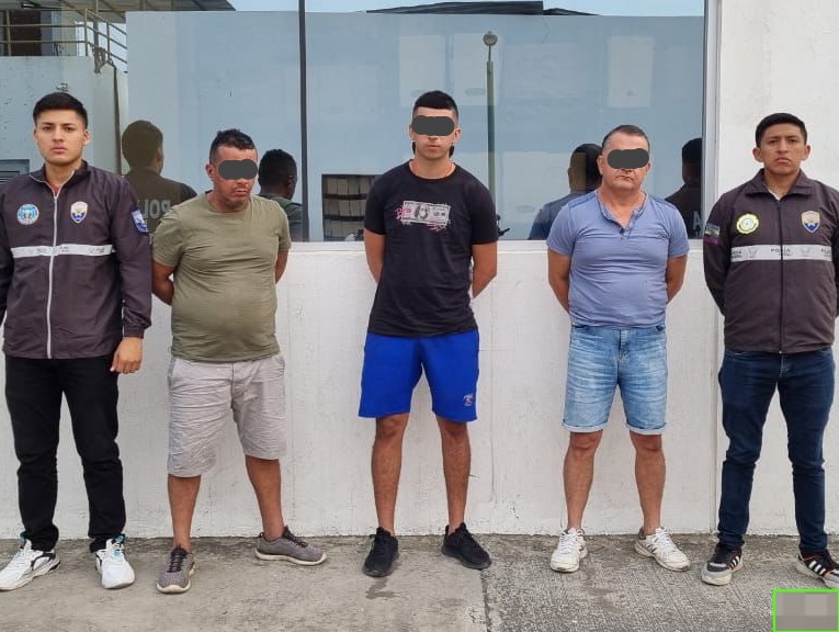 La Policía detuvo a tres presuntos extorsionadores, quienes supuestamente exigían 5 mil dólares para no atentar contra una familia.