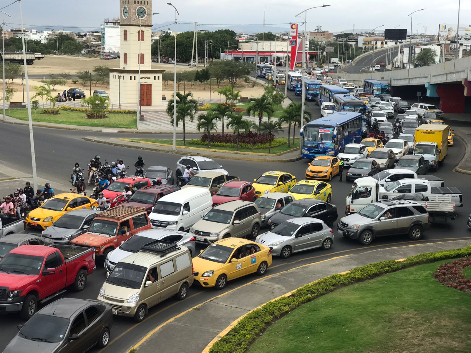 Molestias en la ciudadanía por cierre de vías en el centro de Manta por conciertos
