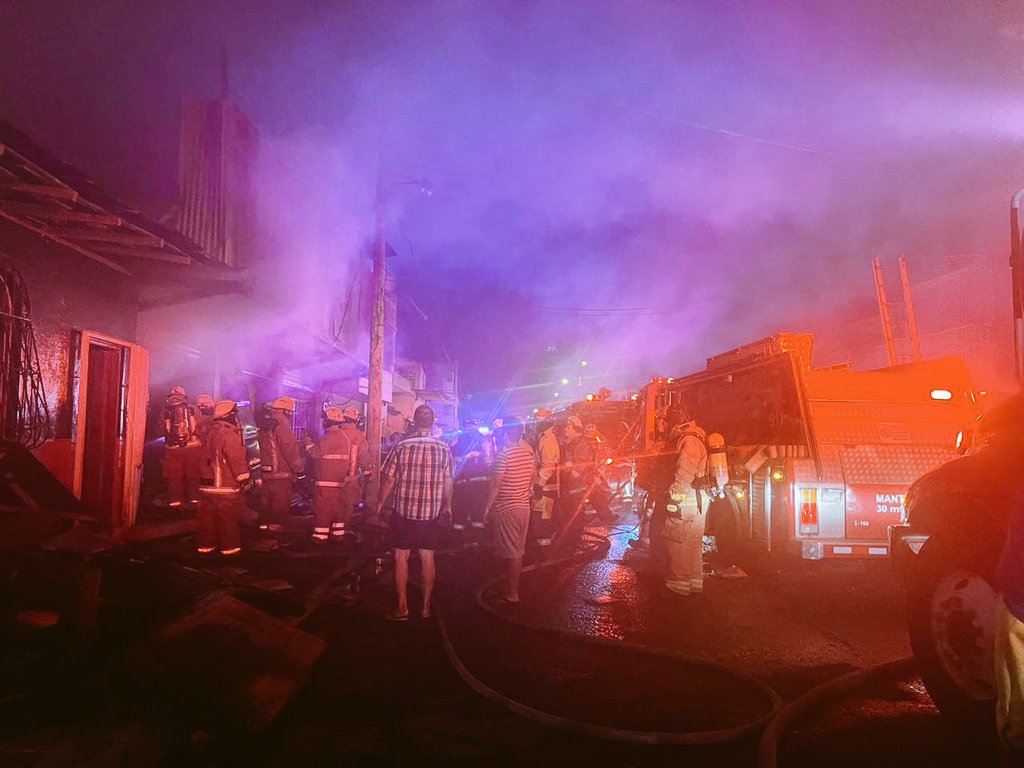 Adulto mayor muere durante voraz incendio en Guayaquil