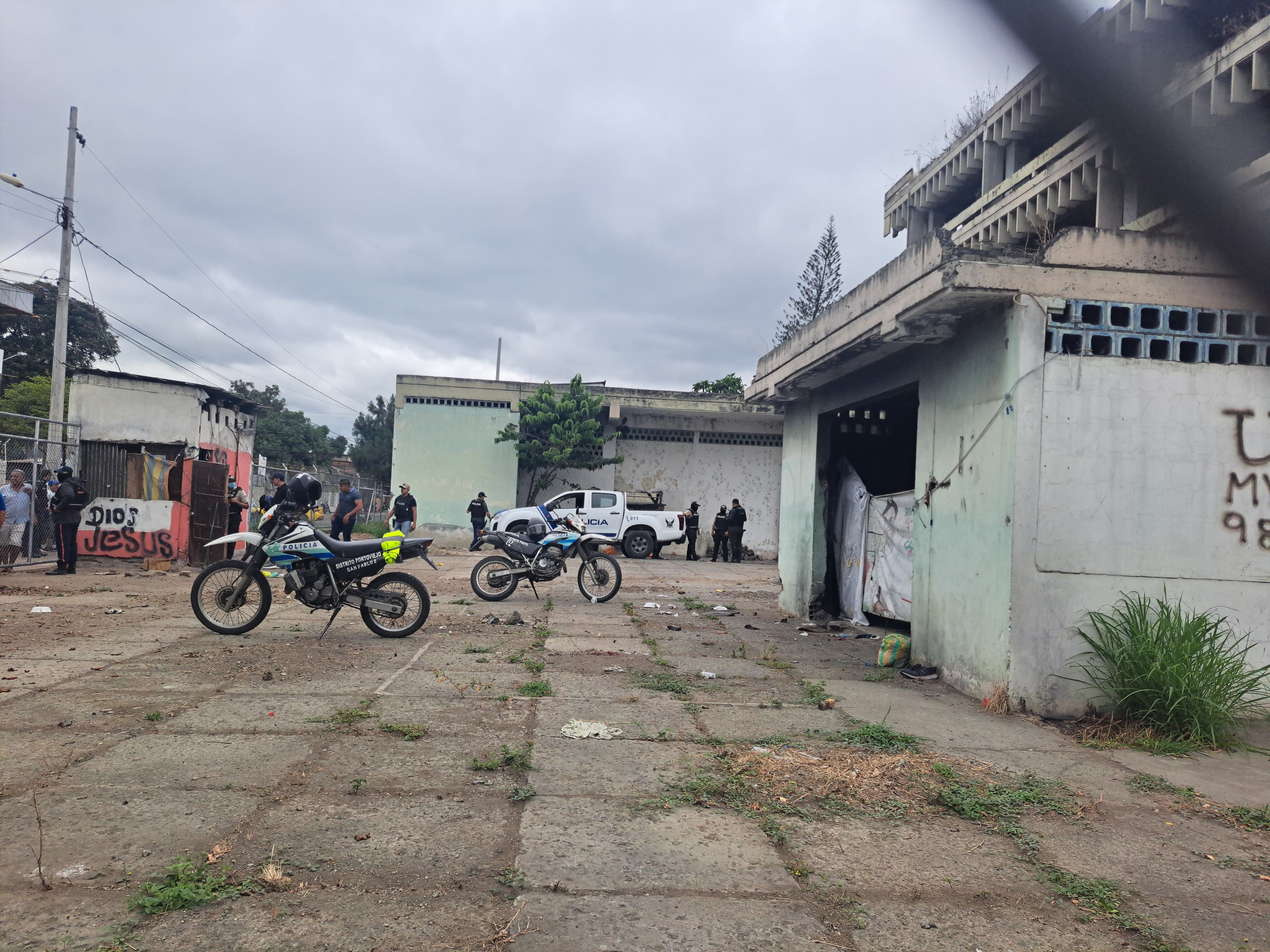 Mujer aparece muerta en edificio abandonado de Portoviejo