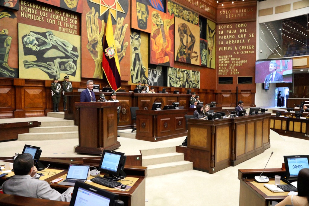Cuando un funcionario público es sometido a un juicio político puede enfrentar una censura hasta de dos años para ejercer cargos públicos.