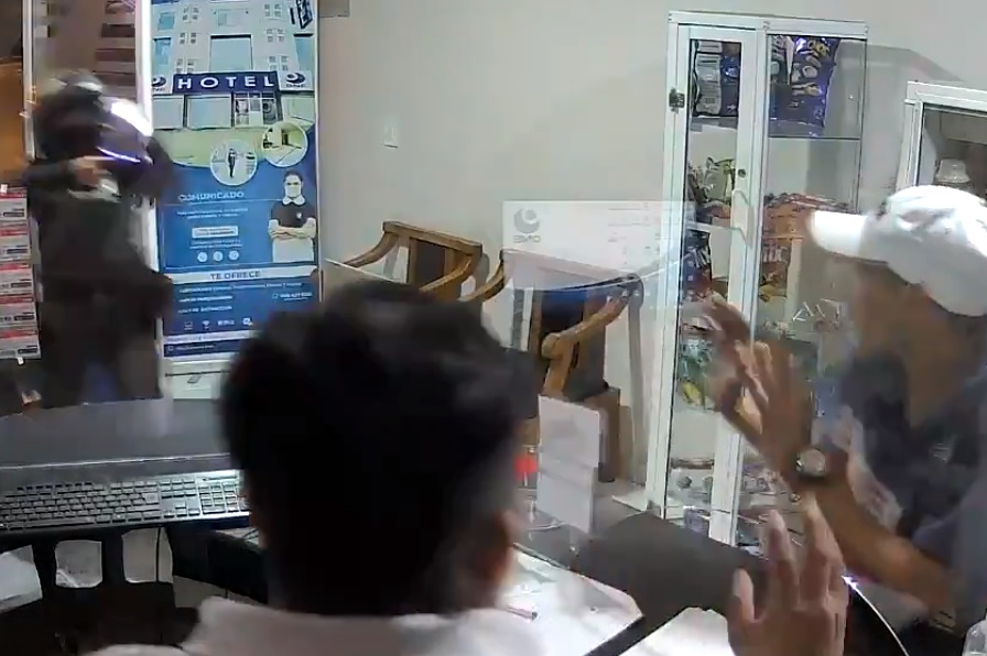Policías frustran asalto en un hotel, el hecho quedó grabado