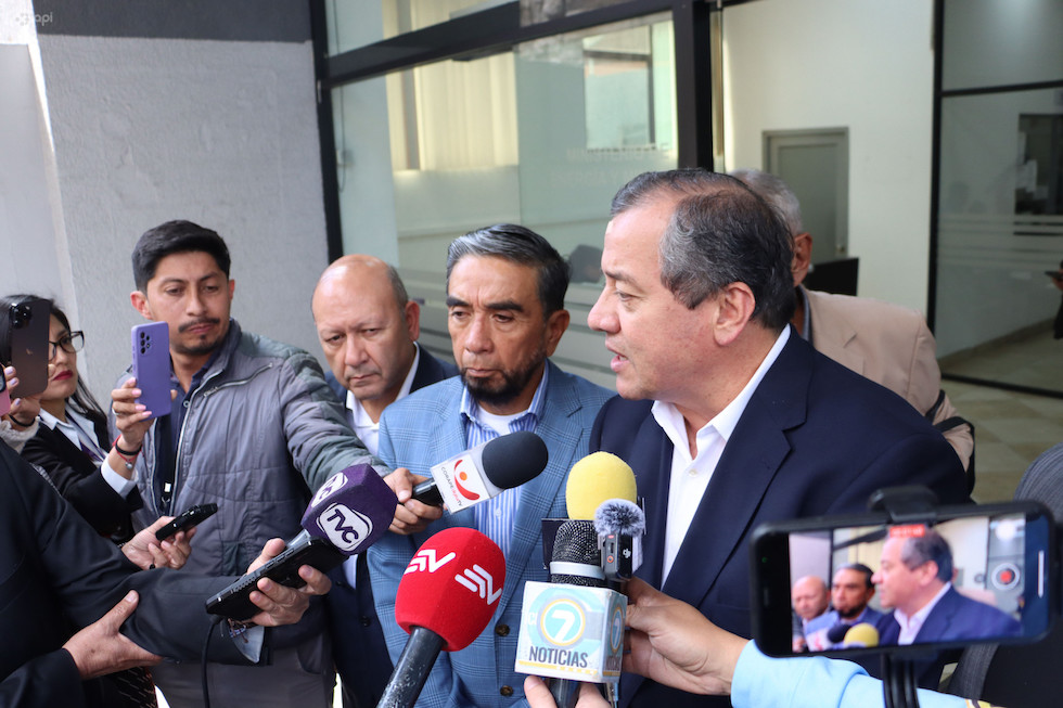 Transportistas y delegados del Gobierno se reúnen por subsidios a combustibles
