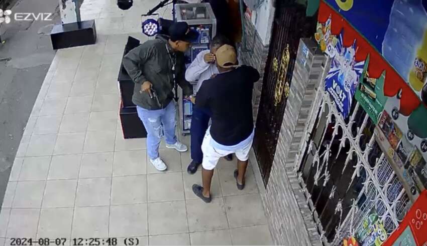 se le llevan 4 mil dólares en violento asalto