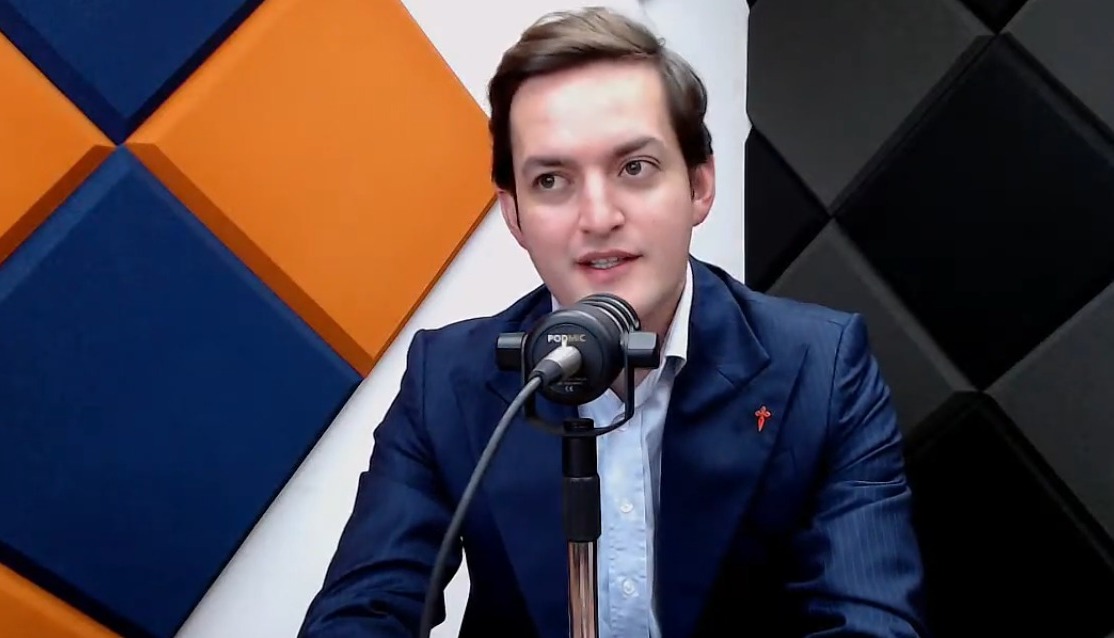Verónica Abad, vicepresidenta, tiene un sueldo de 17.800 dólares, según Esteban Torres.