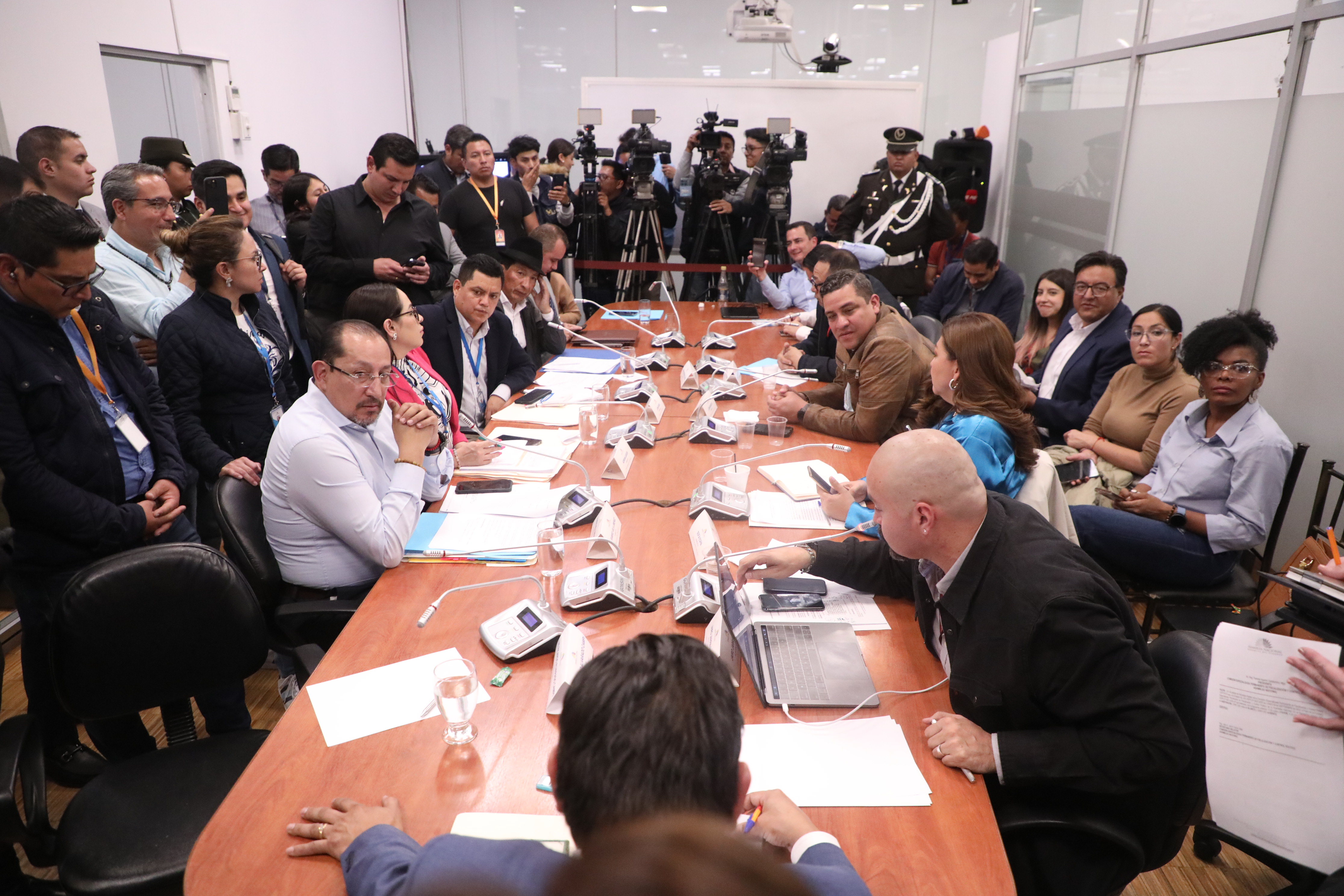 Comisión de Fiscalización no calificó juicio político contra Diana Salazar; hubo tensión