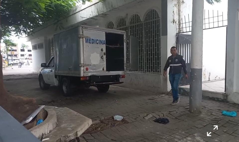Una mujer muere al chocarse en su moto contra un camión, en Babahoyo