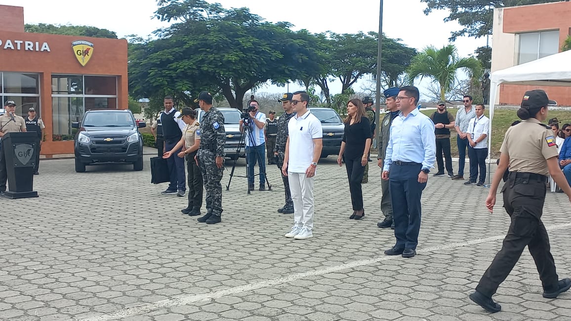 Presidente Daniel Noboa en la entrega de camionetas para la Policía en Manta y Jaramijó