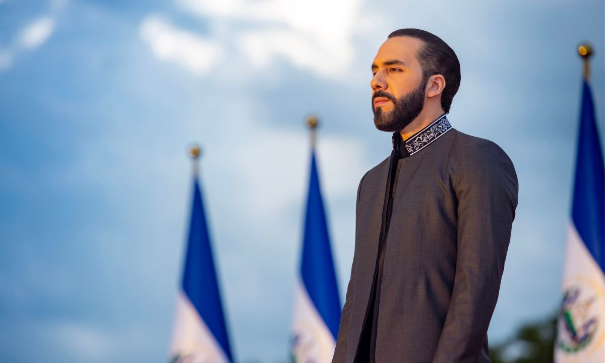 Nayib Bukele despliega 2 mil soldados y 500 policías en una colonia.