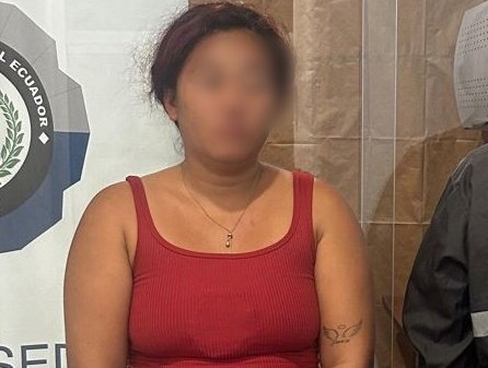 Una mujer identificada como María G., tendría relación con el asesinato de un policía en la provincia de Esmeraldas.