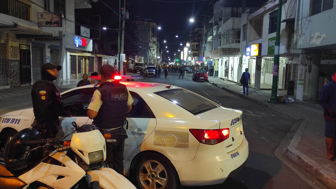Criminales asesinaron a un hombre al lado de una cevichería, en Manta