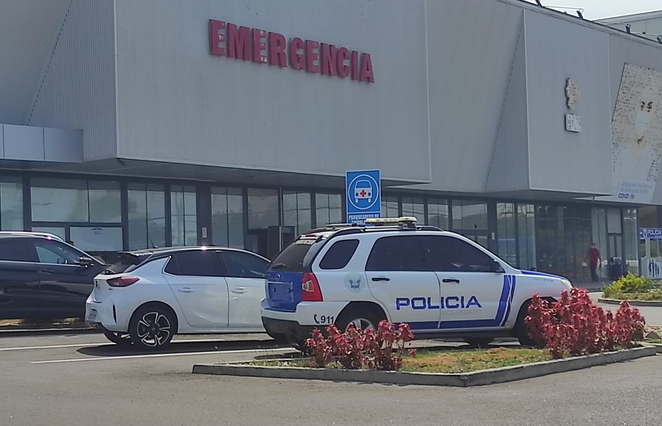 Como Víctor Cevallos, de aproximadamente 40 años, se identificó a un médico, quien murió mientras cumplía sus labores.