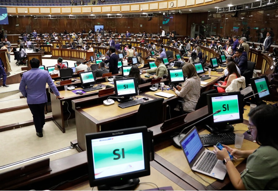 El transfuguismo político, más conocido como camisetazos, entre asambleístas, será sancionado en la Asamblea Nacional.