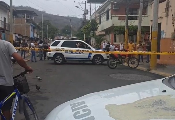 En menos de media ahora dos hombres resultaron asesinados en Portoviejo, capital de la provincia de Manabí.
