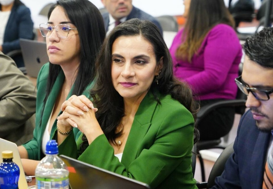 La Corte Constitucional (CC) revisará el caso de imposición de la sanción administrativa contra la vicepresidenta Verónica Abad.