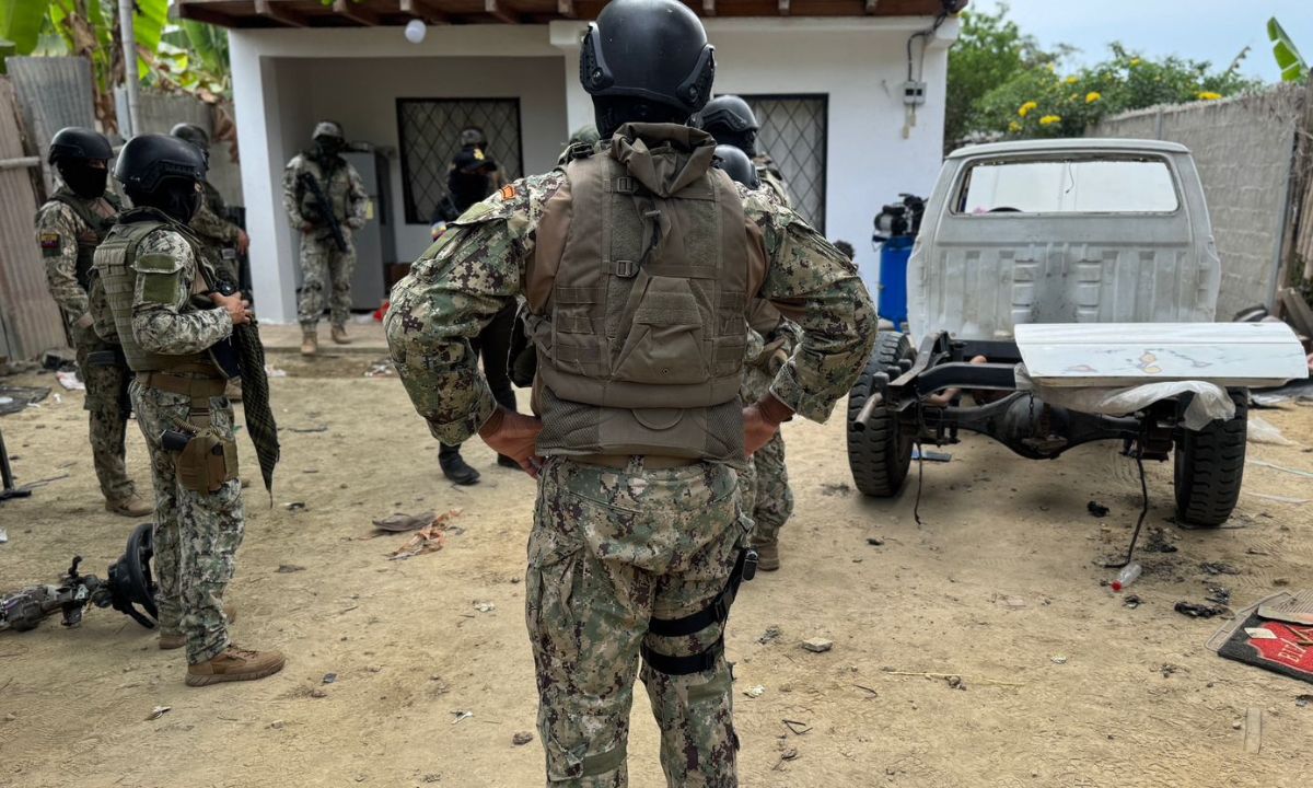 Militares allanan talleres mecánicos usados para actividades ilícitas