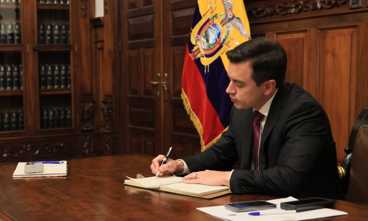 Noboa firmó decreto para mantener el IVA al 15% en el 2025