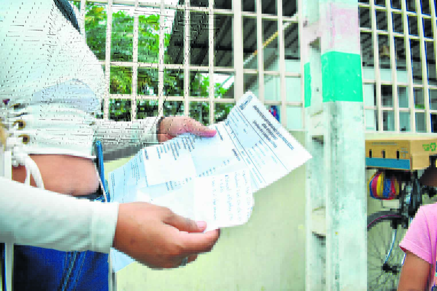Portoviejo: afiliados al IESS siguen comprando sus medicinas