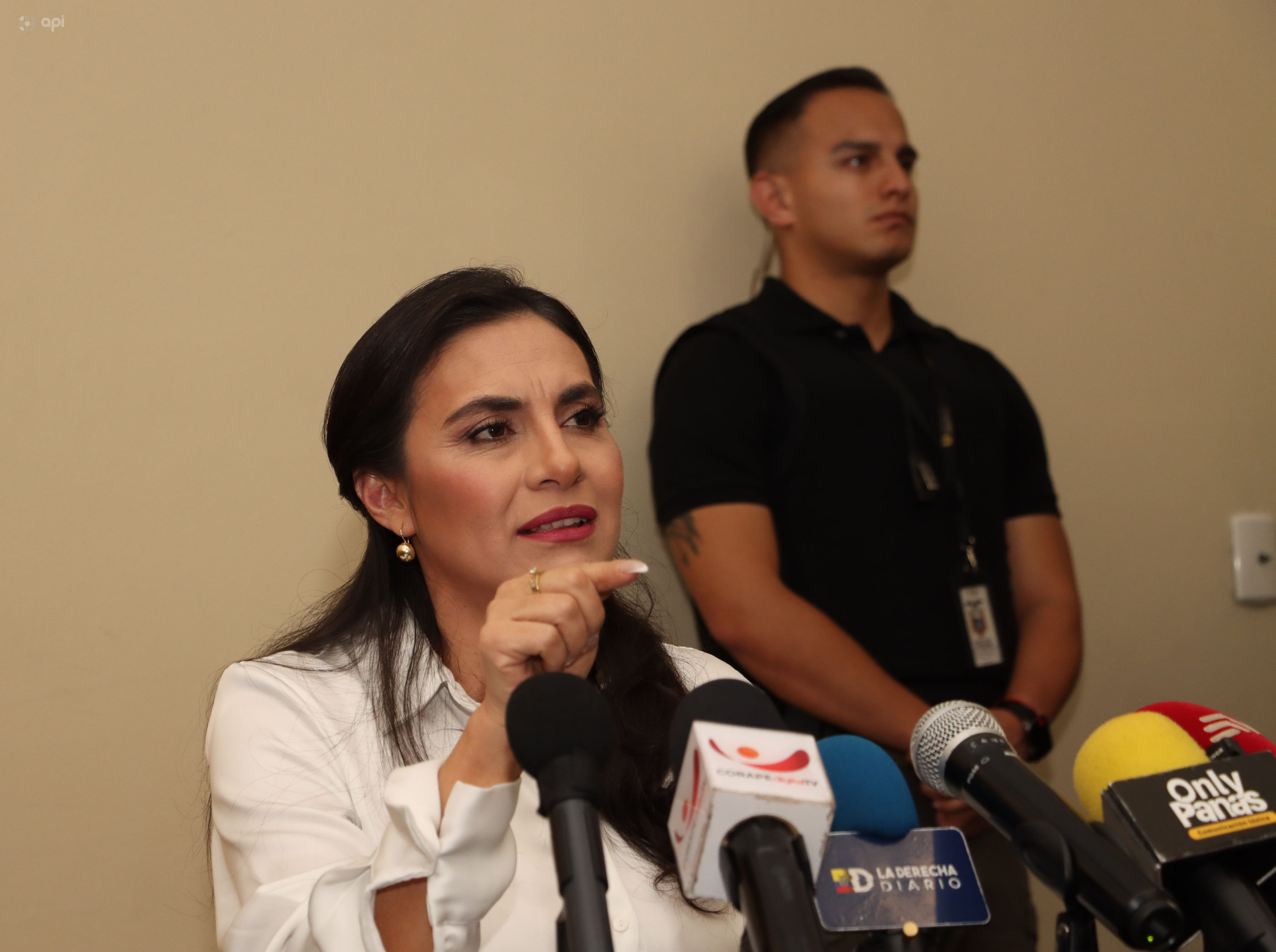 Verónica Abad: El Gobierno le entrega pasajes para que viaje a Turquía
