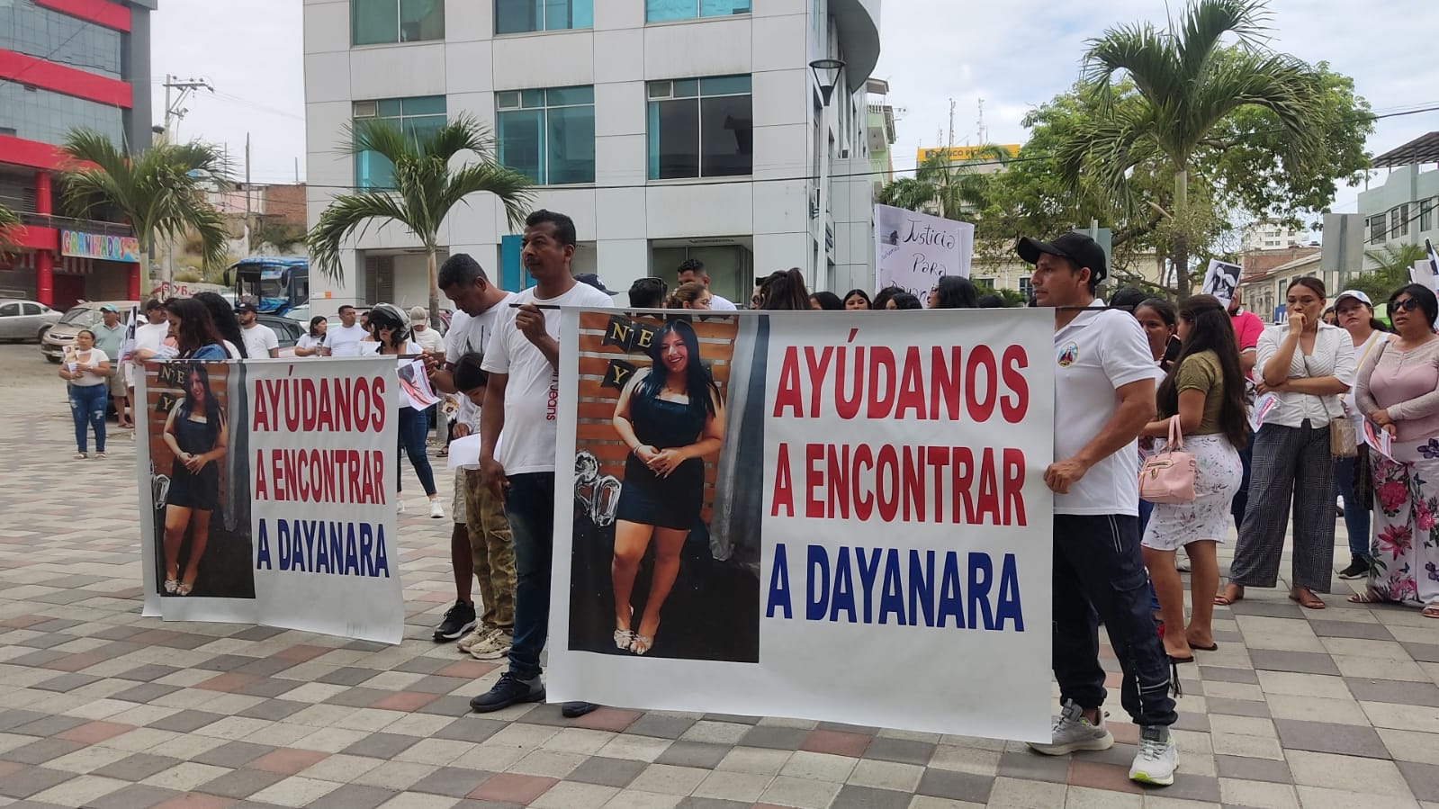 Chanel ha soportado nueve días de angustia, dolor y desesperación al no saber nada de su hija Denisse Dayanara Delgado.