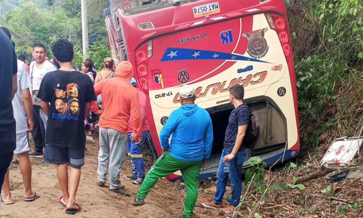 Muertos y heridos deja un accidente de tránsito en Junín, Manabí