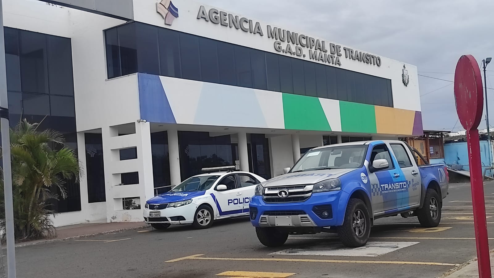 Un agente municipal de tránsito de la ciudad Manta se vio involucrado en un confuso incidente la mañana de este domingo