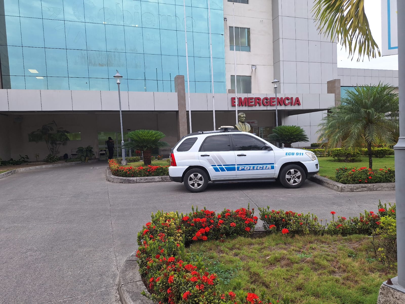 Un hombre armado llegó a una tercena ubicada en el centro de Portoviejo e hirió de bala a dos personas que allí estaban.
