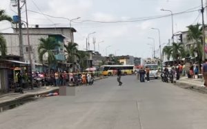 Sicarios mataron a una mujer que viajaba en moto, en Babahoyo