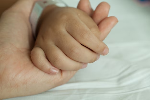 Niño de tres años murió tras brutal golpiza, otro de cinco lucha por su vida